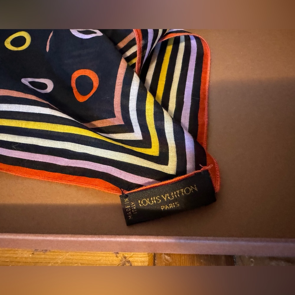 Louis Vuitton Blk w Circles Scarf vintage cotton 21” (box not included )
